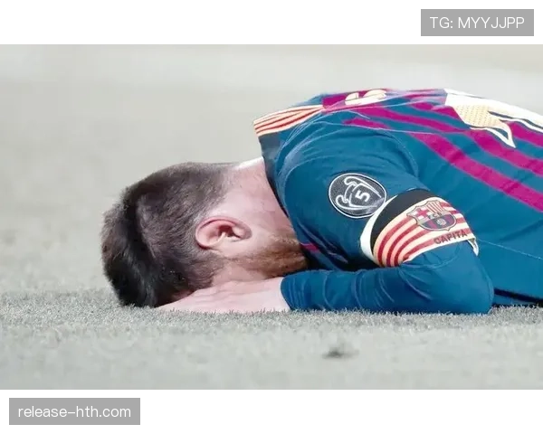 梅西告别巴萨，足球传奇开启新篇章